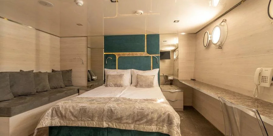 Flash Catamarans VY YOLO