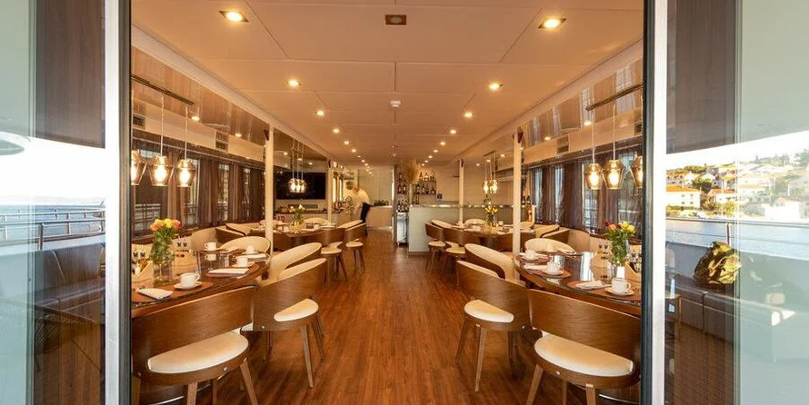 Flash Catamarans VY YOLO