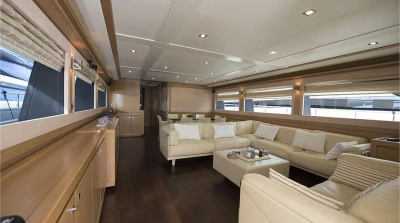 Ferretti 880