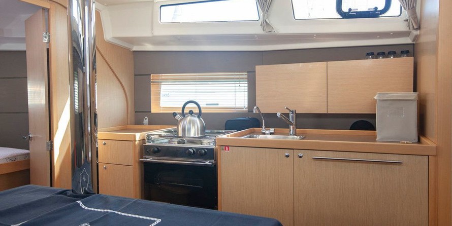 Beneteau Oceanis 38