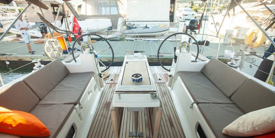 Beneteau Oceanis 38