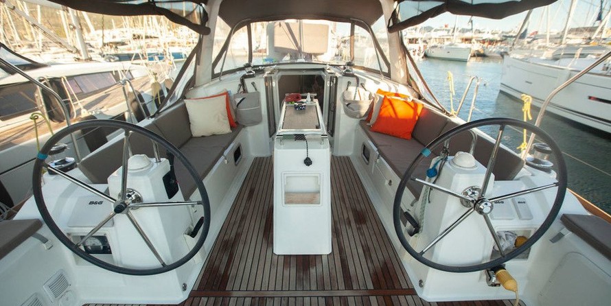 Beneteau Oceanis 38