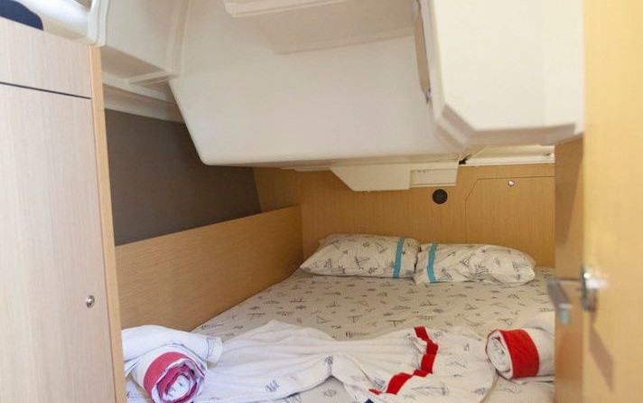 Beneteau Oceanis 38