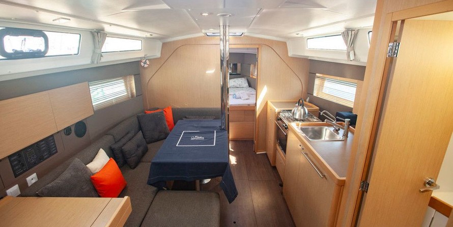 Beneteau Oceanis 38