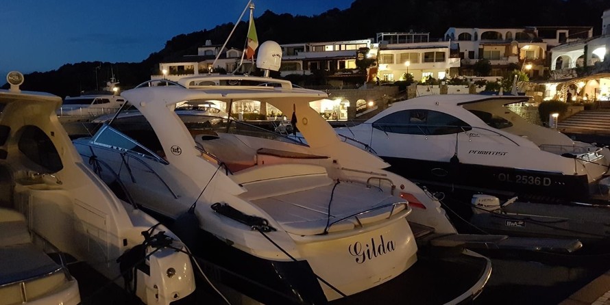 Blu martin 58 feet open