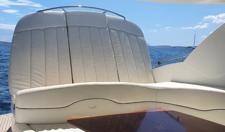 Blu martin 58 feet open