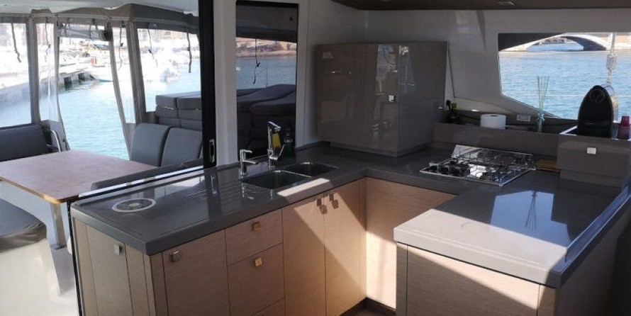 Fountaine Pajot Astréa 42