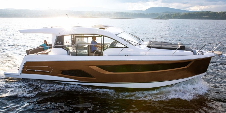 Sealine C390
