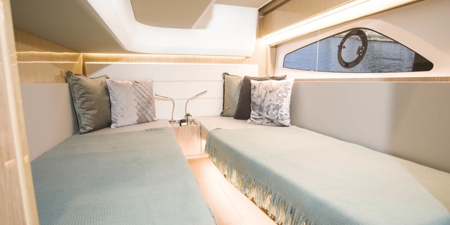 Sealine C390