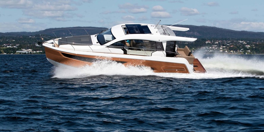 Sealine C390