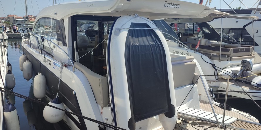 Sealine C390