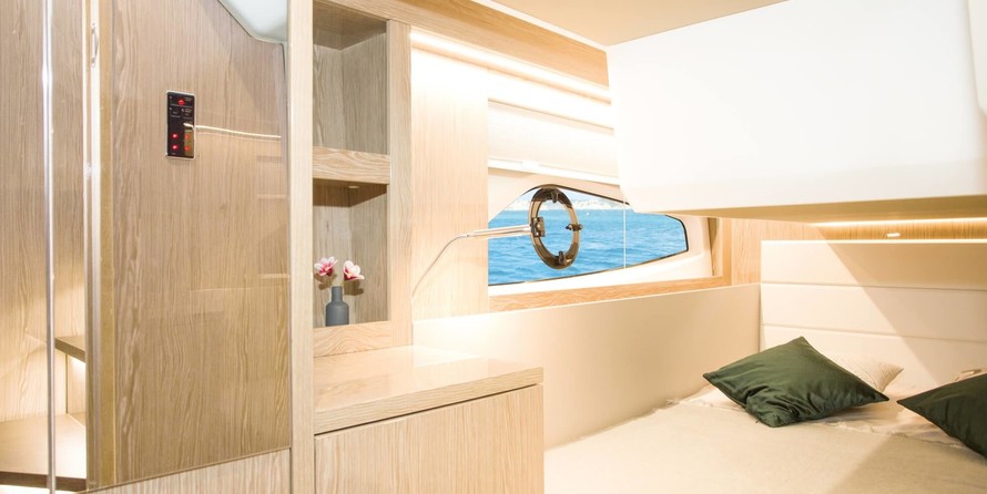 Sealine C390