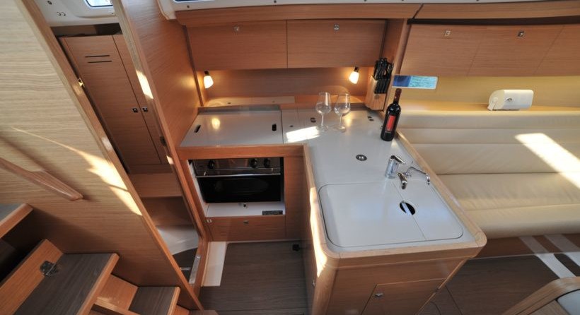 Dufour 350