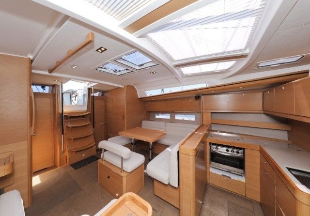 Dufour 560