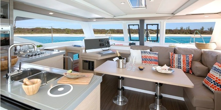Fountaine Pajot Lucia 40