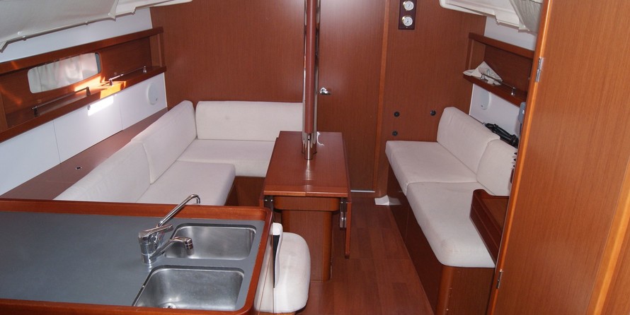 Beneteau Oceanis 37