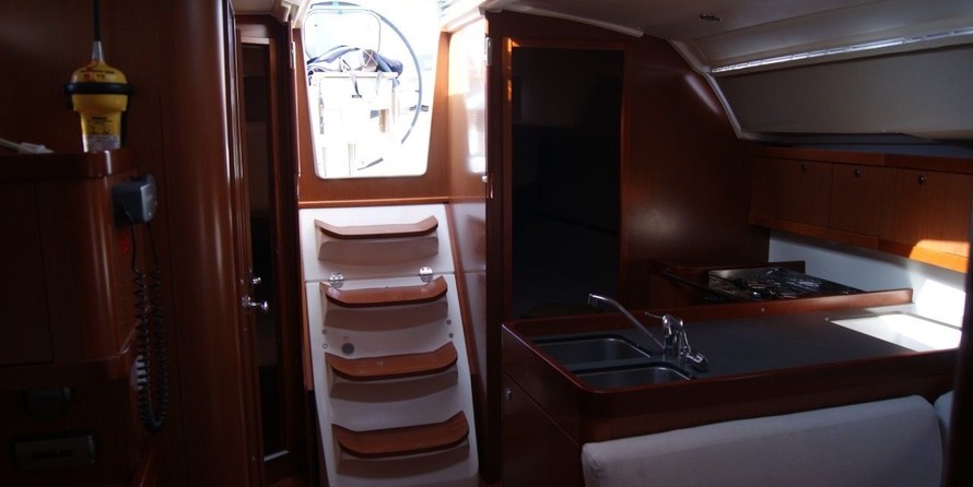 Beneteau Oceanis 37