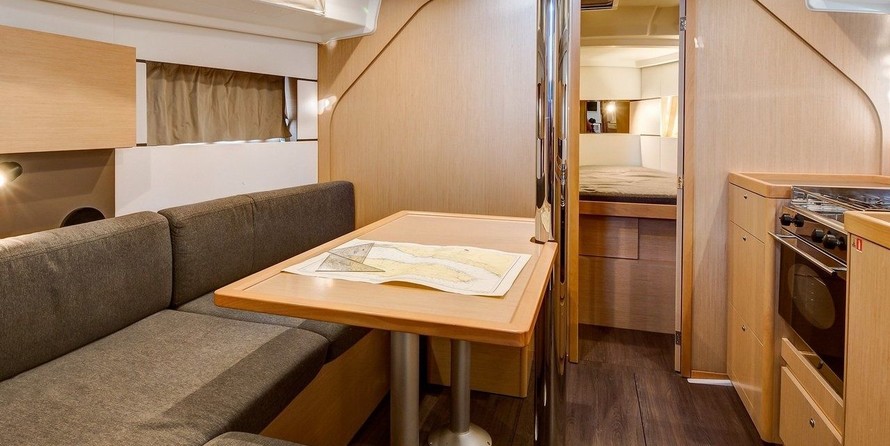 Beneteau Oceanis 38