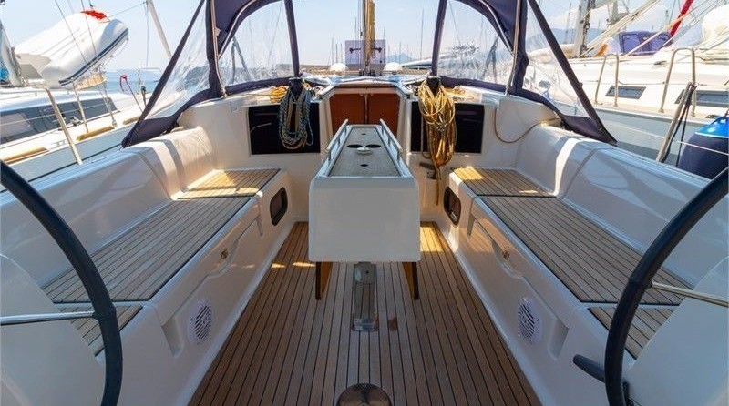 Dufour 382