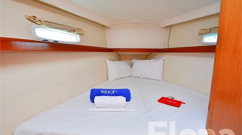 Oceanis 43 (4Cab)