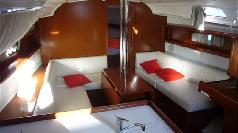 Beneteau Oceanis 37