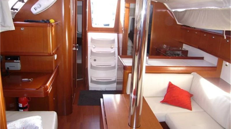 Beneteau Oceanis 37
