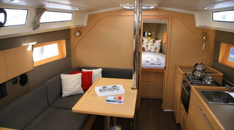 Beneteau Oceanis 38