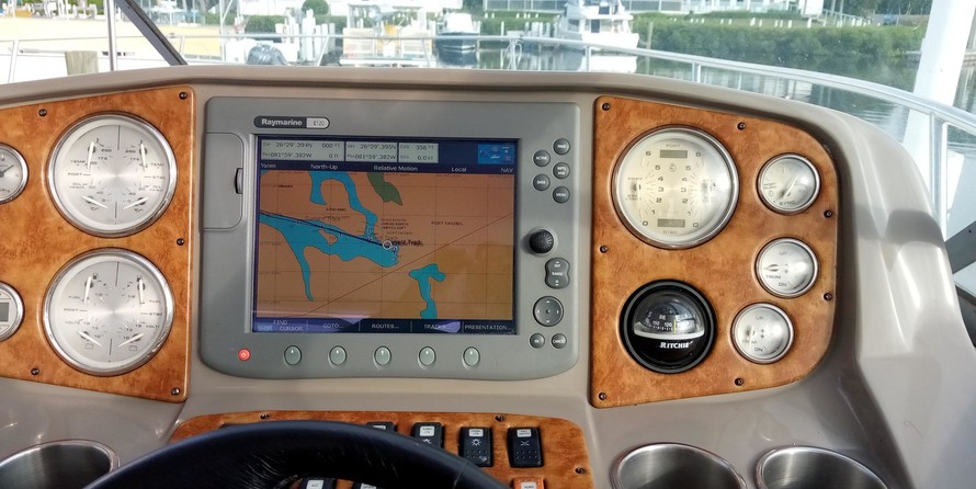 Sea ray 390 express cruiser