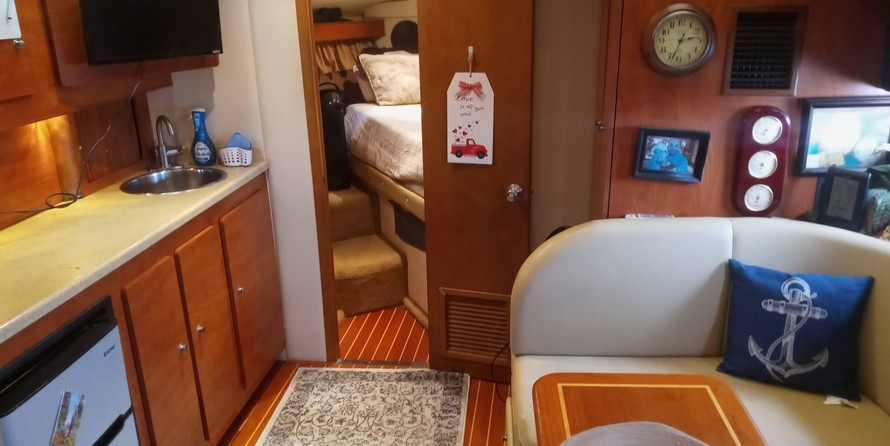 Sea ray 390 express cruiser