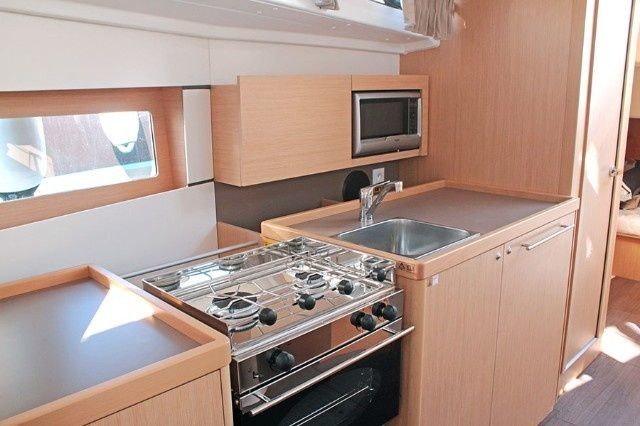 Beneteau Oceanis 38.1