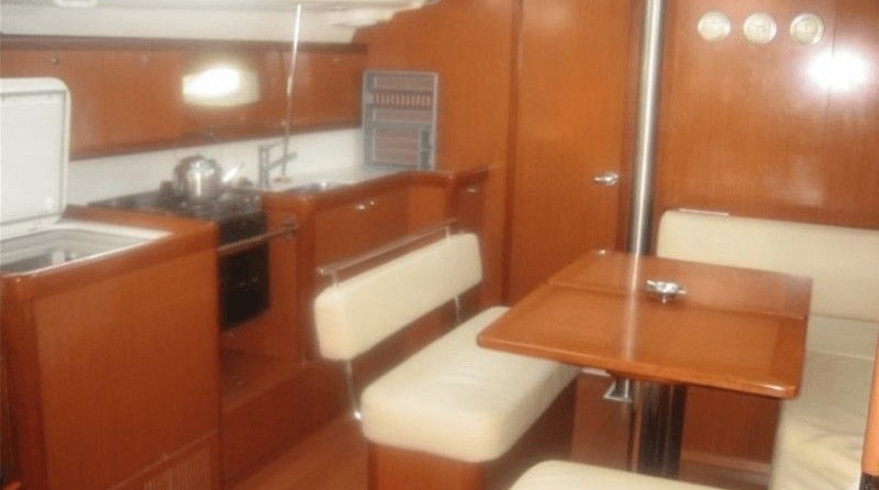 Beneteau Oceanis 43