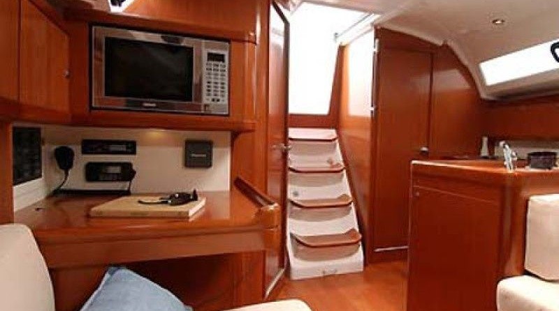 Beneteau Oceanis 37