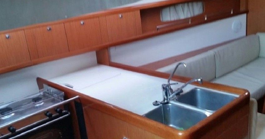 Beneteau Oceanis 37