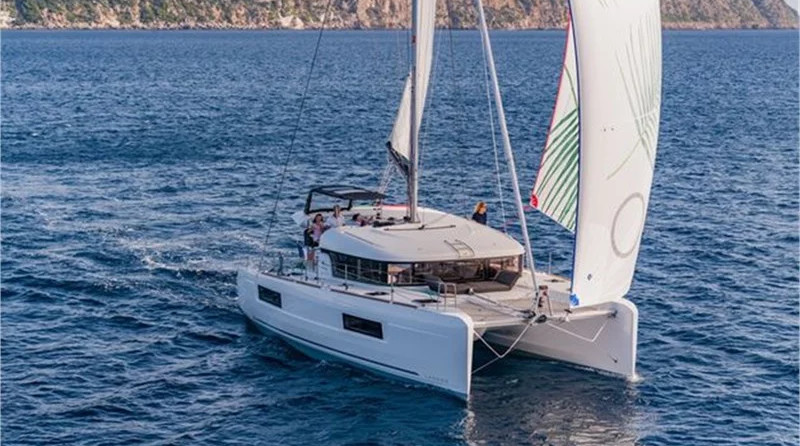 Lagoon 40 (4+2Cab)