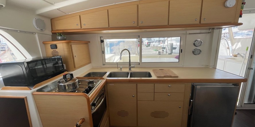Lagoon 440 - 4 + 2 cab.