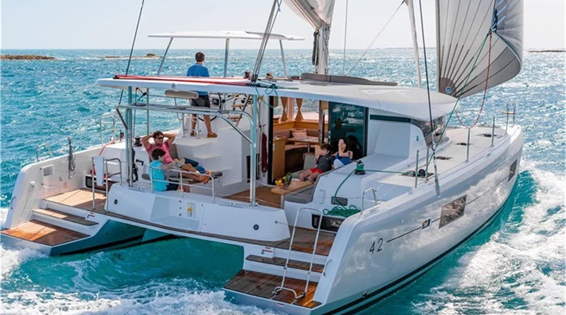 Lagoon 42
