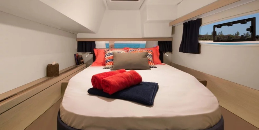 Fountaine Pajot Lucia 40