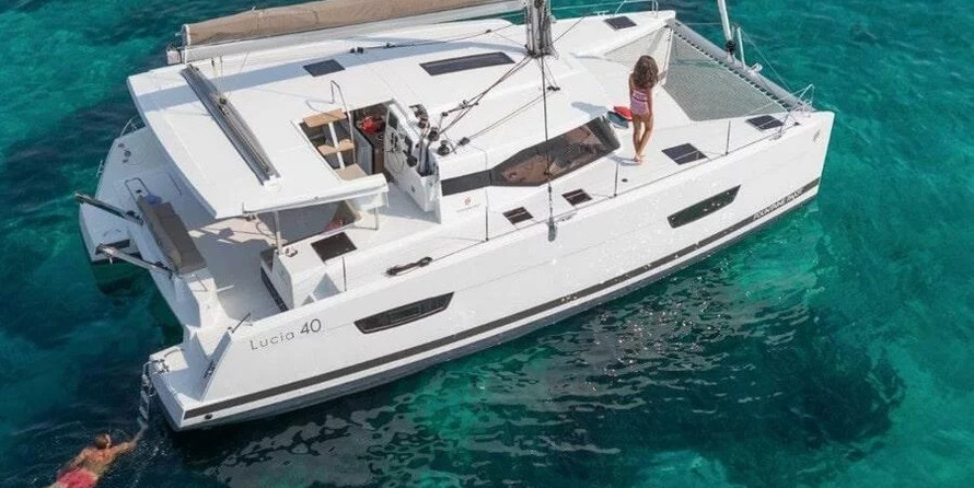 Fountaine Pajot Lucia 40