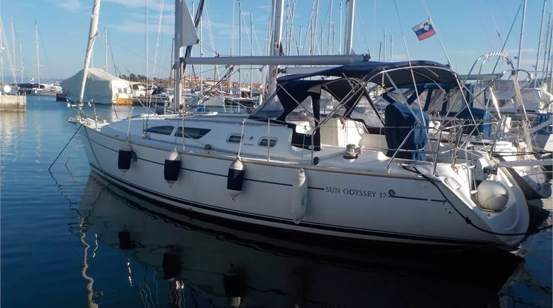Sun Odyssey 37 (3Cab)