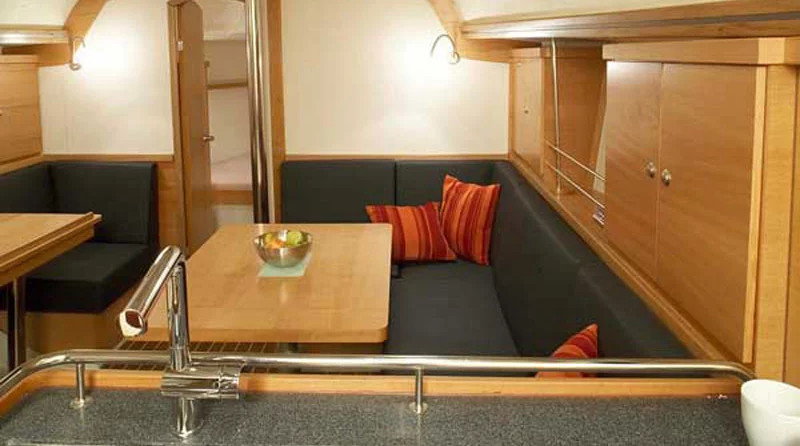 Hanse 370