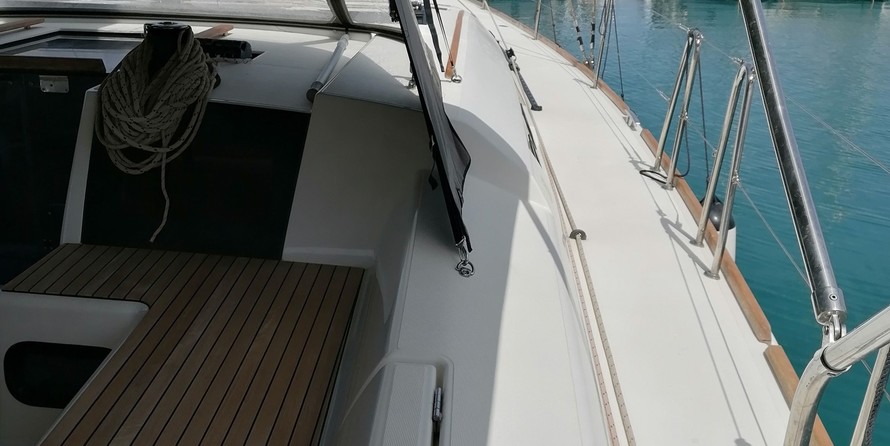 Dufour 390