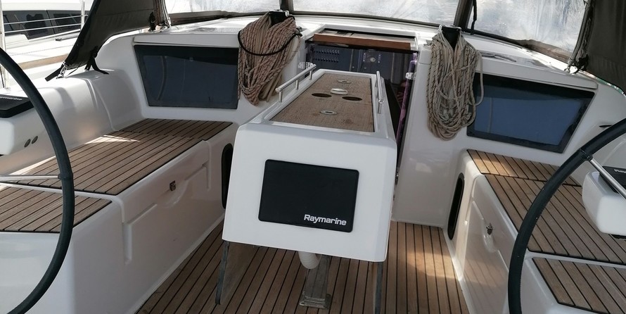 Dufour 390