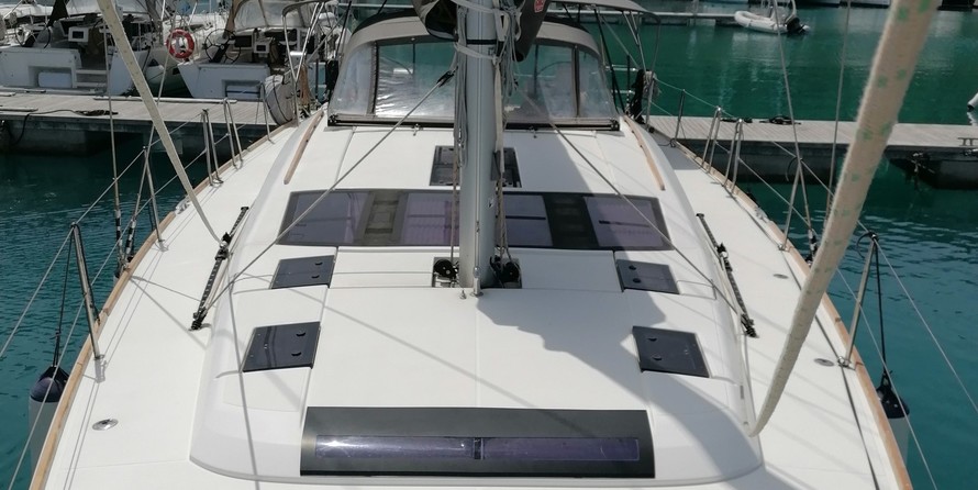 Dufour 390