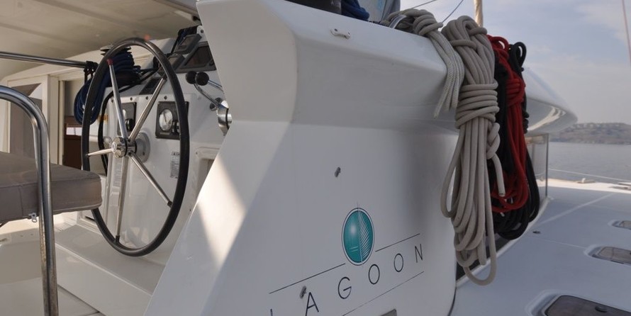 Lagoon 421