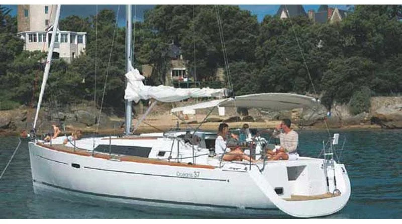 Beneteau Oceanis 37