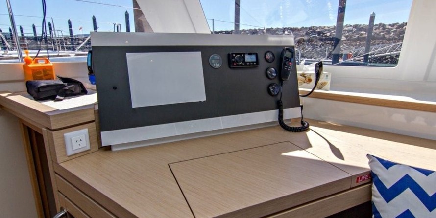 Fountaine Pajot Lucia 40