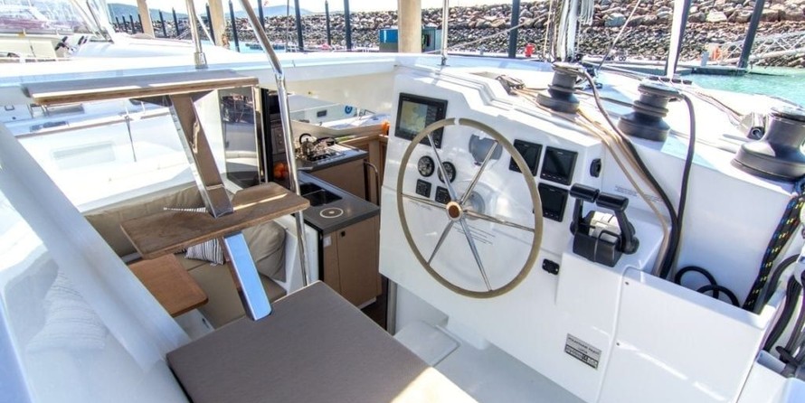 Fountaine Pajot Lucia 40