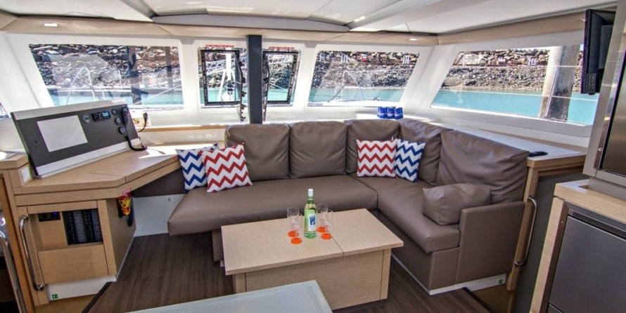 Fountaine Pajot Lucia 40