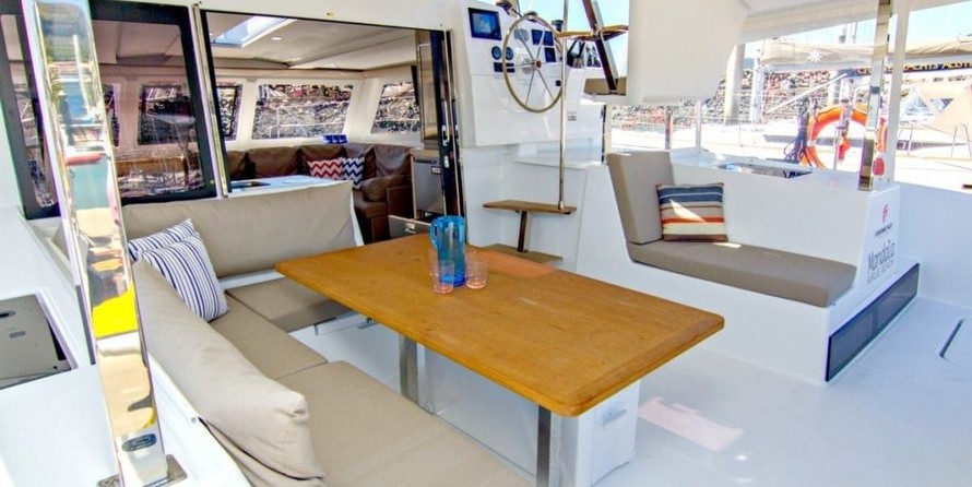 Fountaine Pajot Lucia 40