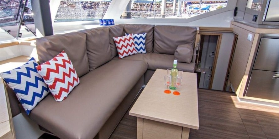 Fountaine Pajot Lucia 40